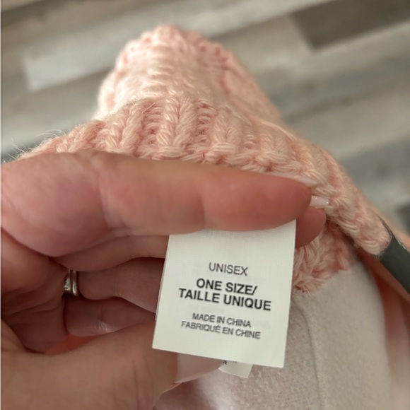 Cute cable Northface beanie fleece lined warm and cute - Picture 3 of 3